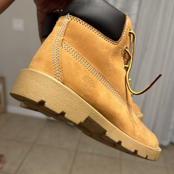 KIDS Waterproof Timberland Boots 🥾✨ - Picture 2 of 5